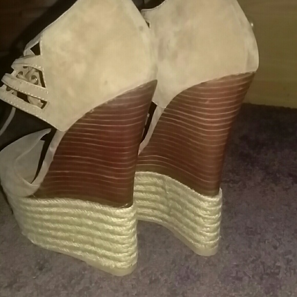 Shoes - Picture 3 of 4